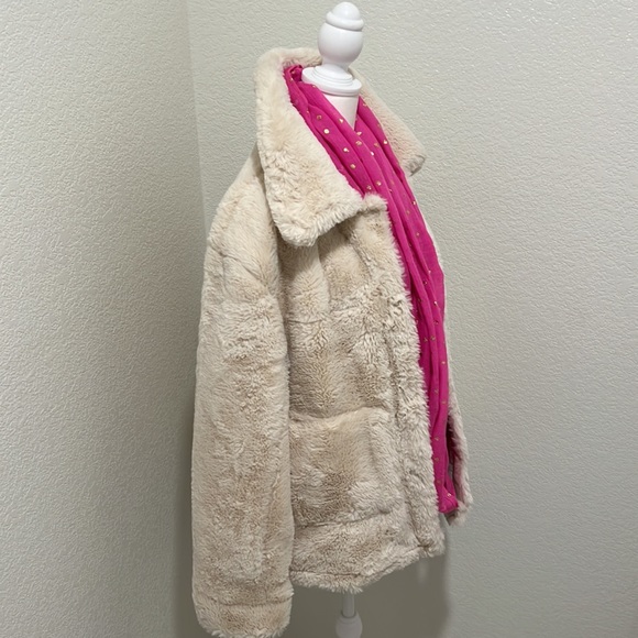 ✨Fashion Nova Faux Fur Jacket - Picture 4 of 17